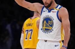 开云体育在线-勇士主场战胜湖人，库里砍下30分