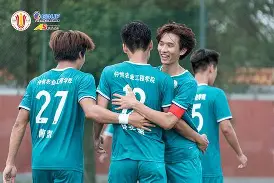 足球巨星李文波破门得分引爆球迷热情