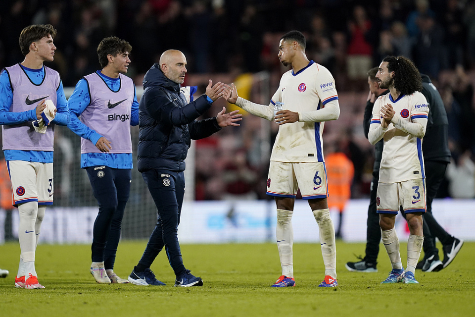 切尔西边卫抢断成功，助攻球队翻盘