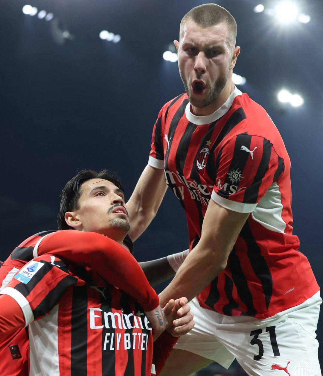 包含AC米兰与那不勒斯交手，内战难分胜负的词条