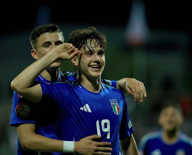 捷克主场失利乌拉圭，小组前进受阻