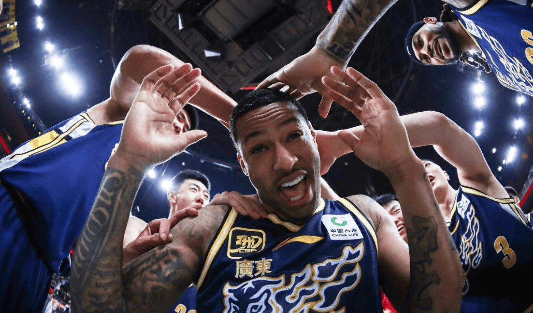 外援巨星表现抢眼,助队斩获胜利 外援巨星表现抢眼,助队斩获胜利