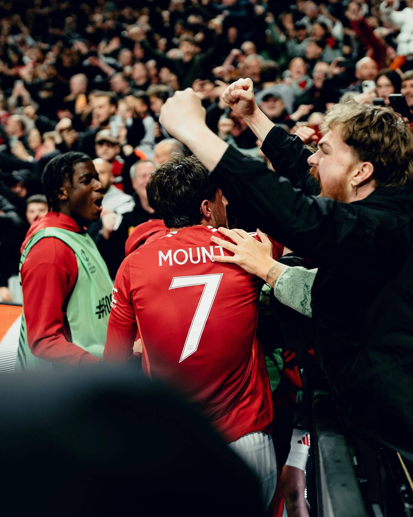 曼联顽强抗衡,客场突袭取胜 曼联顽强抗衡,客场突袭取胜