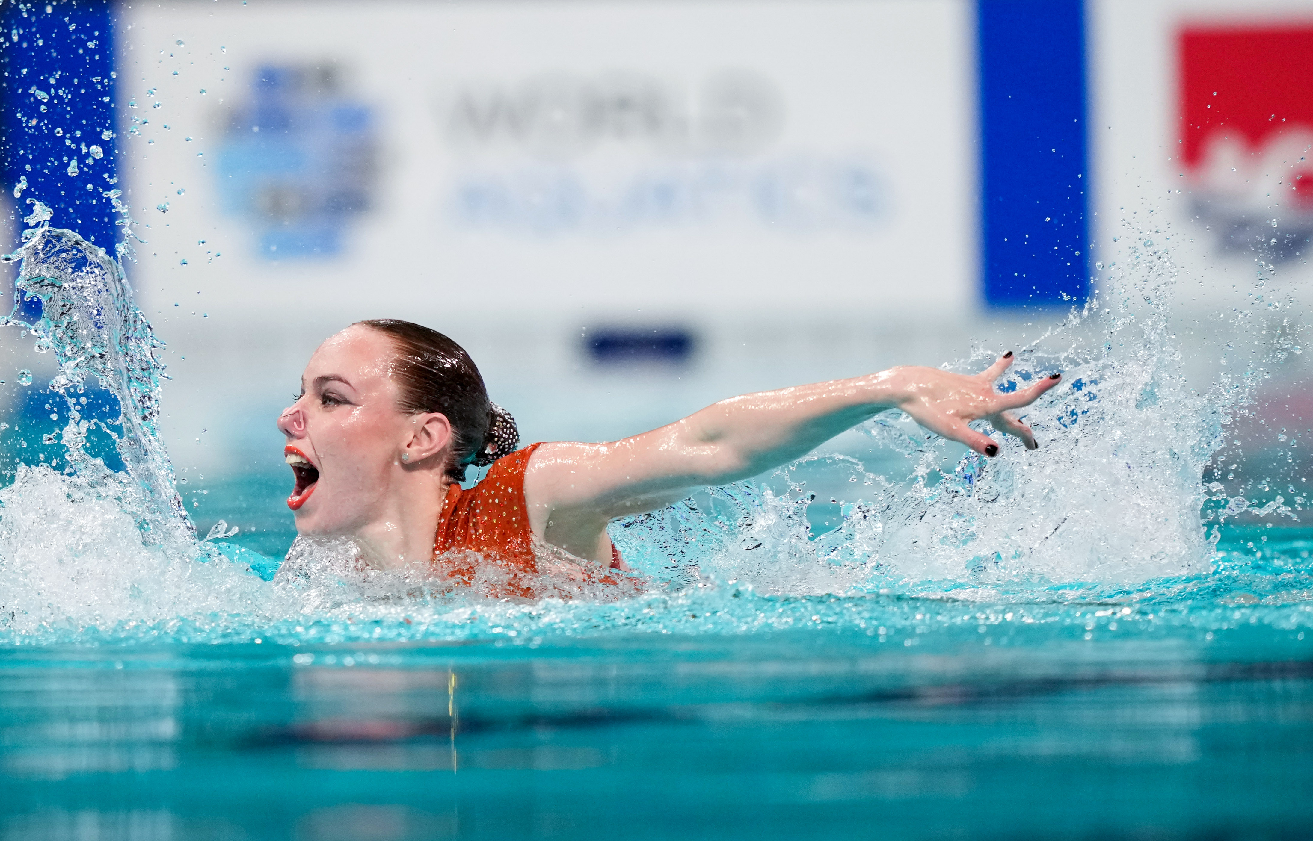 捷克运动员在花样游泳比赛中创造佳绩，夺冠