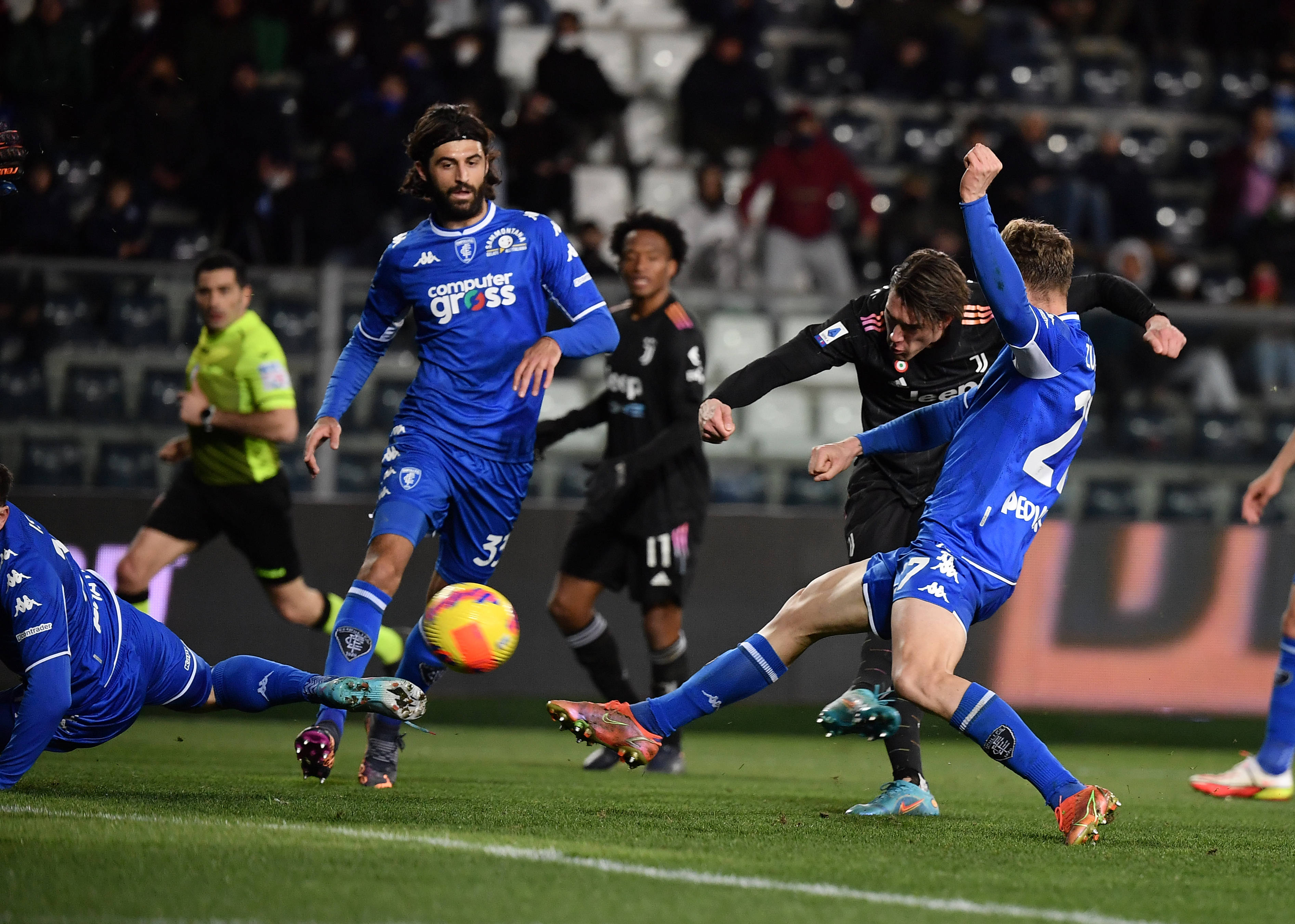 关于莱切主场不敌，降级区仍未摆脱的信息