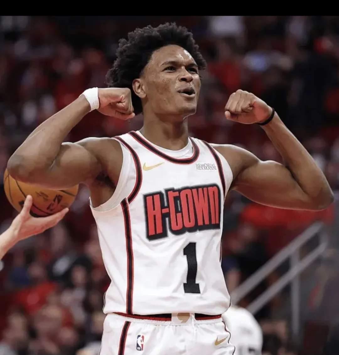 骑士客场惨胜凯尔特人，赵睿砍下15分