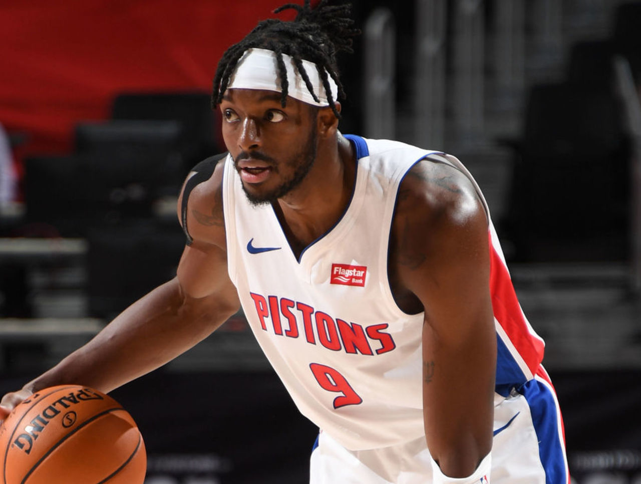 网队主场赢下活塞，反弹积极