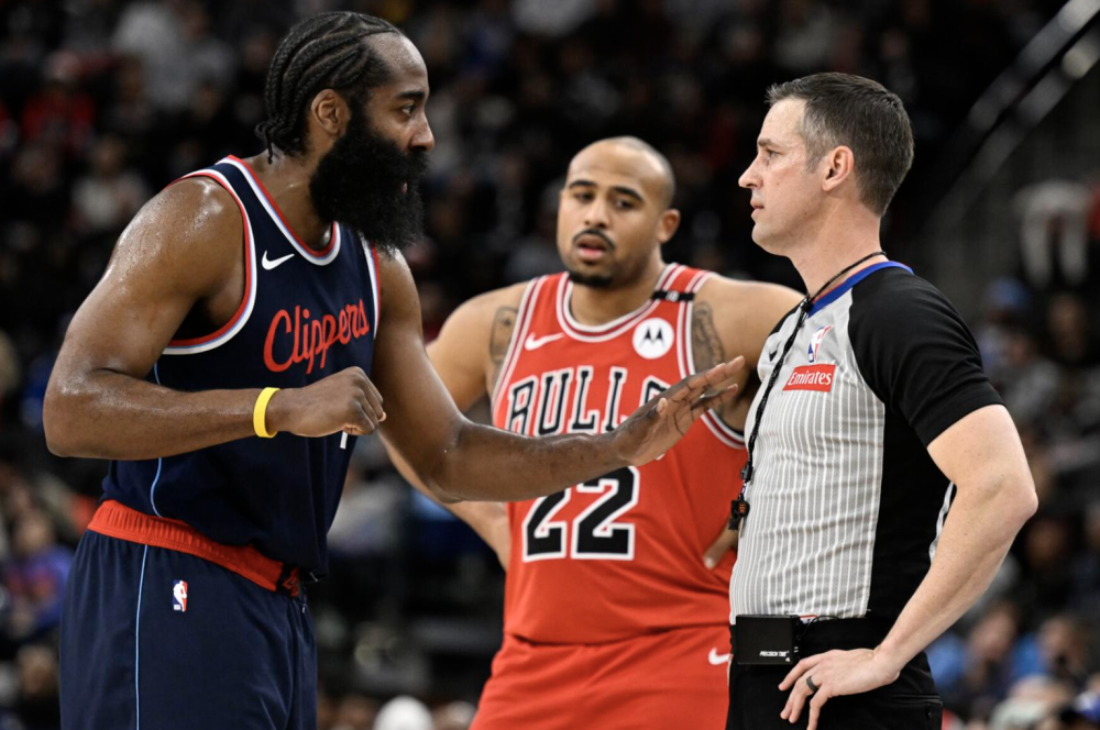 雄鹿击败鹈鹕,结束连败 雄鹿击败鹈鹕,结束连败