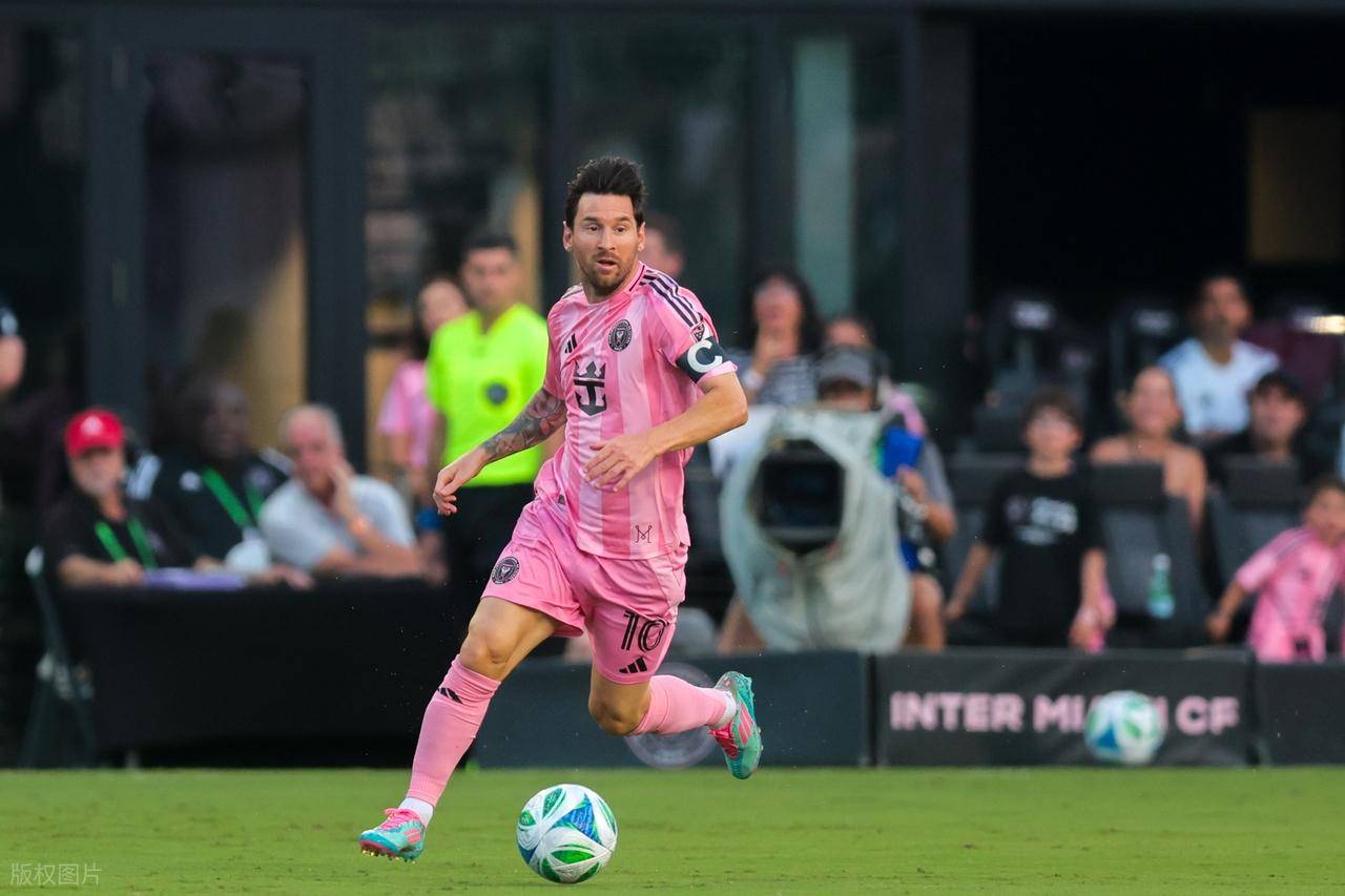 梅西强势归来！巴黎圣日耳曼4-2击败斯托克城