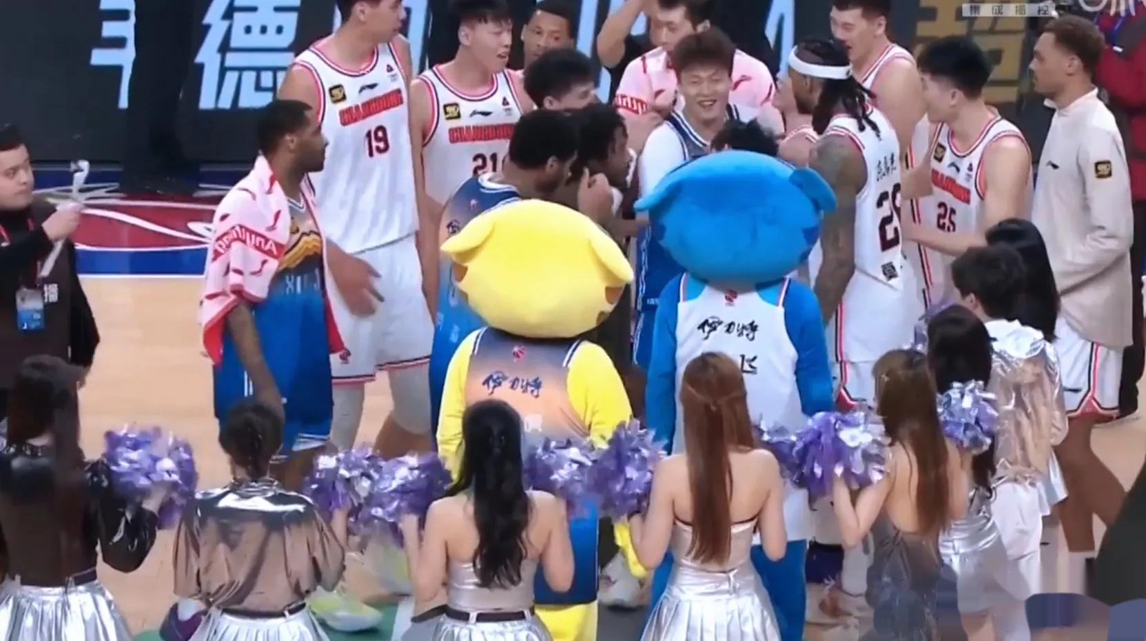 广东不敌新疆，继续领先但差距缩小