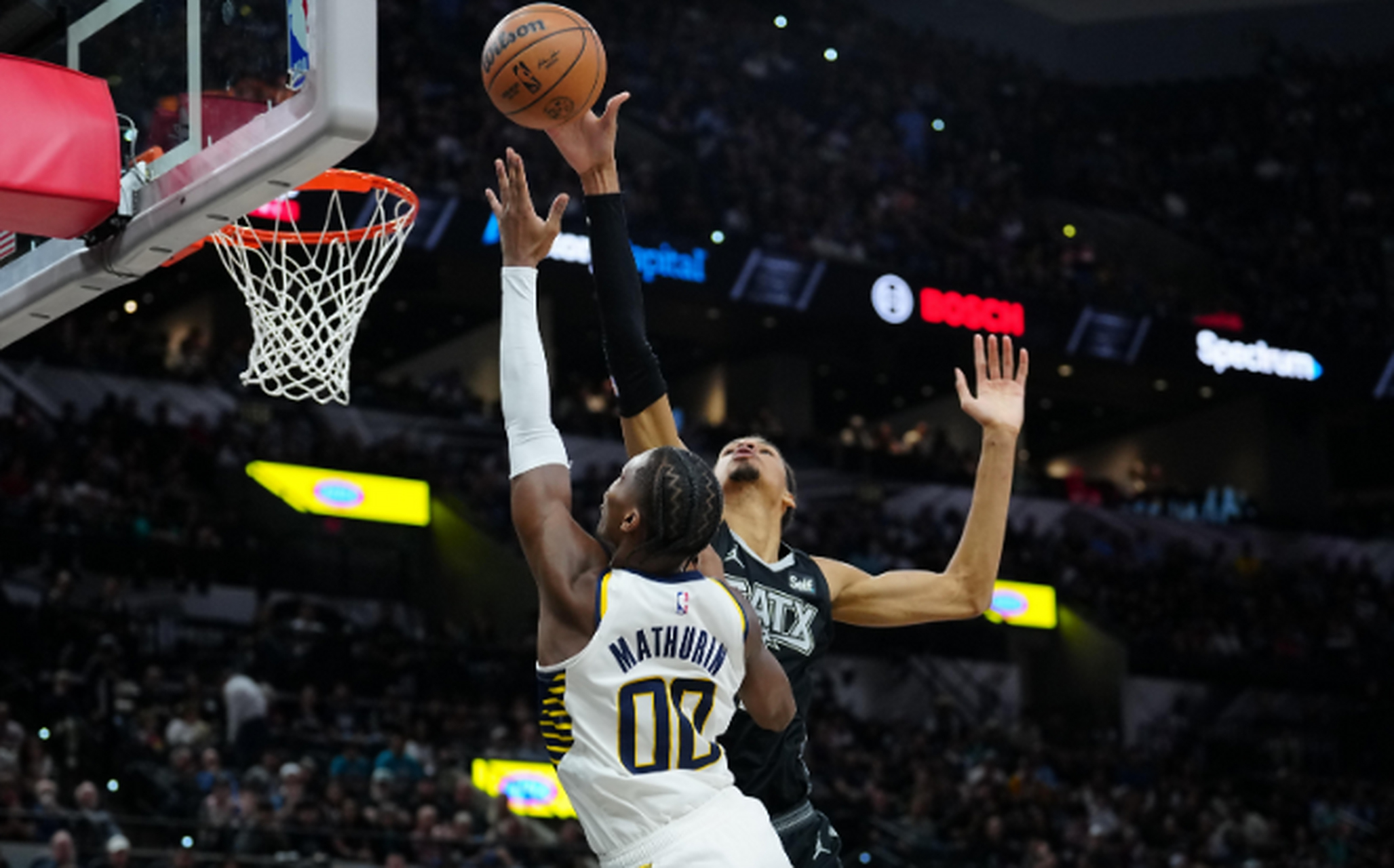 步行者击溃马刺保持对抗压力 步行者击溃马刺保持对抗压力