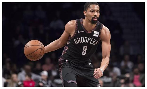 包含篮网主教练忙碌排兵布阵，为战术调整的词条