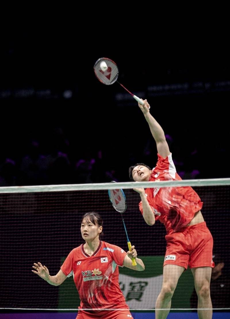 包含泰国队完胜马来西亚队，石宇奇统治全场的词条