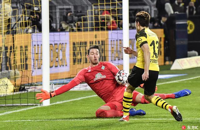 关于哥伦比亚鏖战多特蒙德，阿什拉夫扛起全队的信息